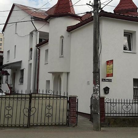 Sadyba Margaryta Truskavets Luaran gambar